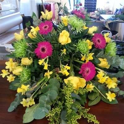 Bårebuket „Bårebuket 26“ fra Miss Liss Blomster