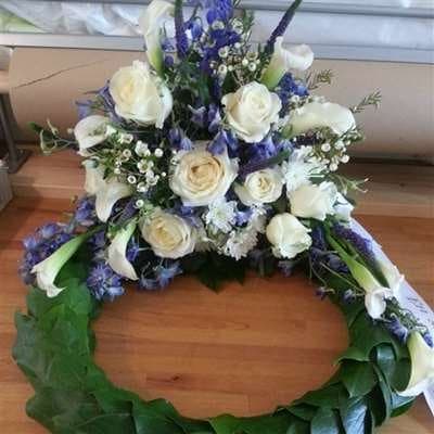 Begravelseskrans „Krans 110“ fra Miss Liss Blomster