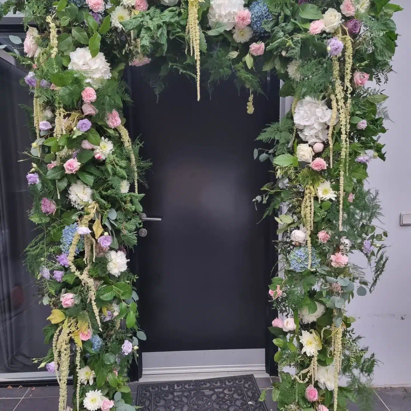Æresport med friske blomster „Bryllup__aeresport“ fra Miss Liss Blomster