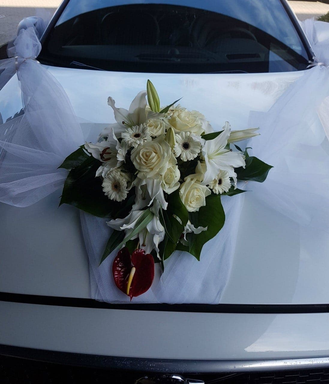 Bryllupsbil pyntet med friske blomster fra Miss Liss Blomster – billede 22