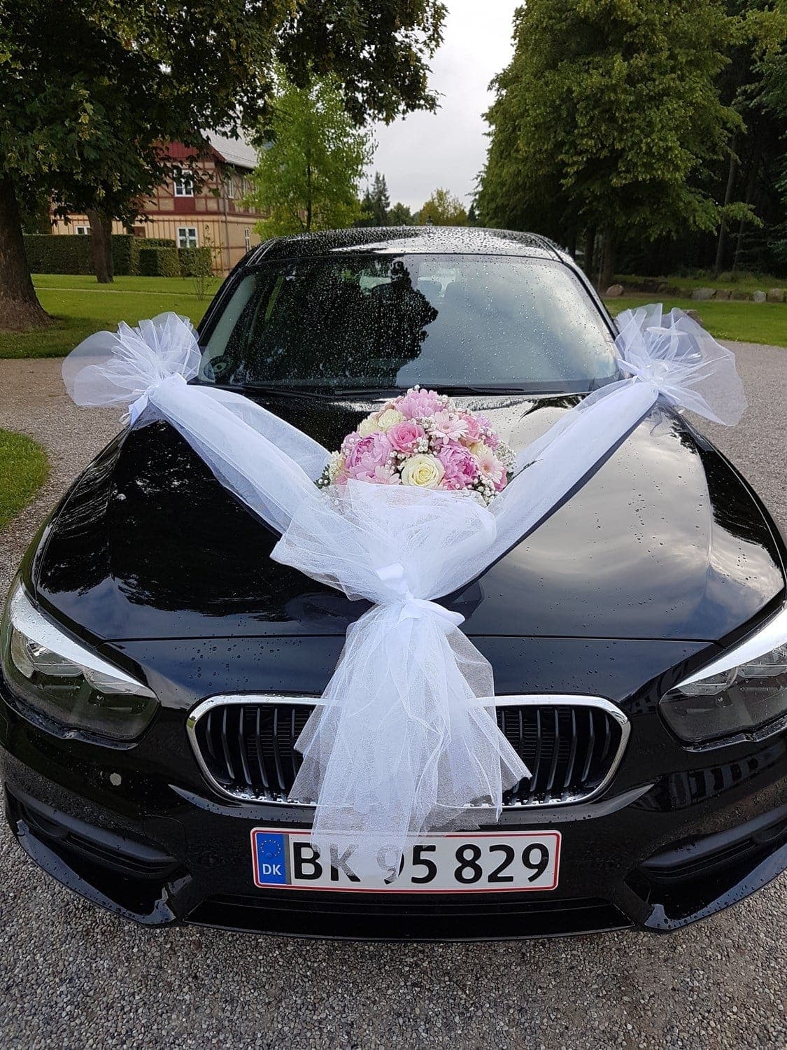 Bryllupsbil pyntet med friske blomster fra Miss Liss Blomster – billede 24