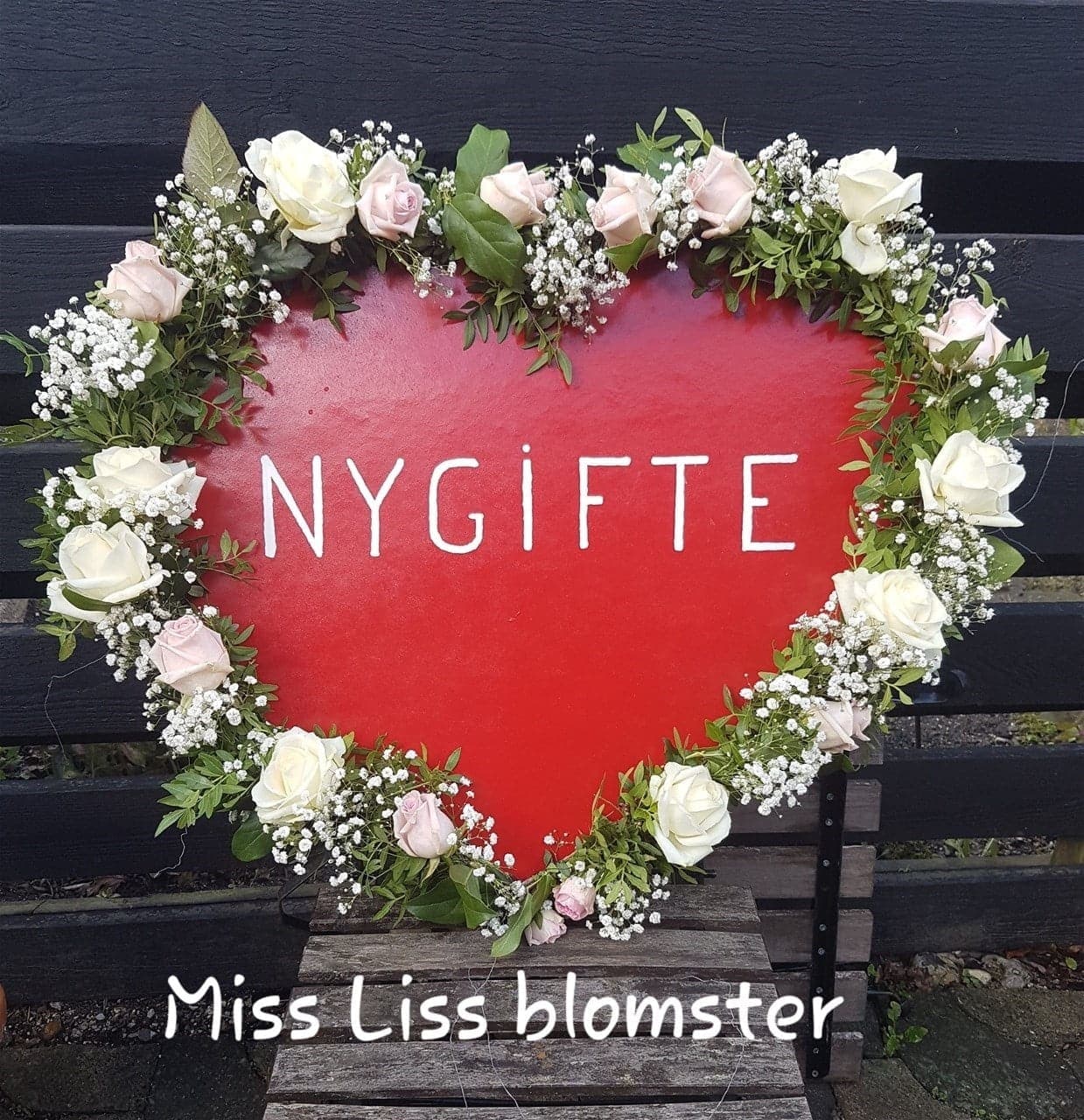 Bryllupsbil pyntet med friske blomster fra Miss Liss Blomster – billede 25