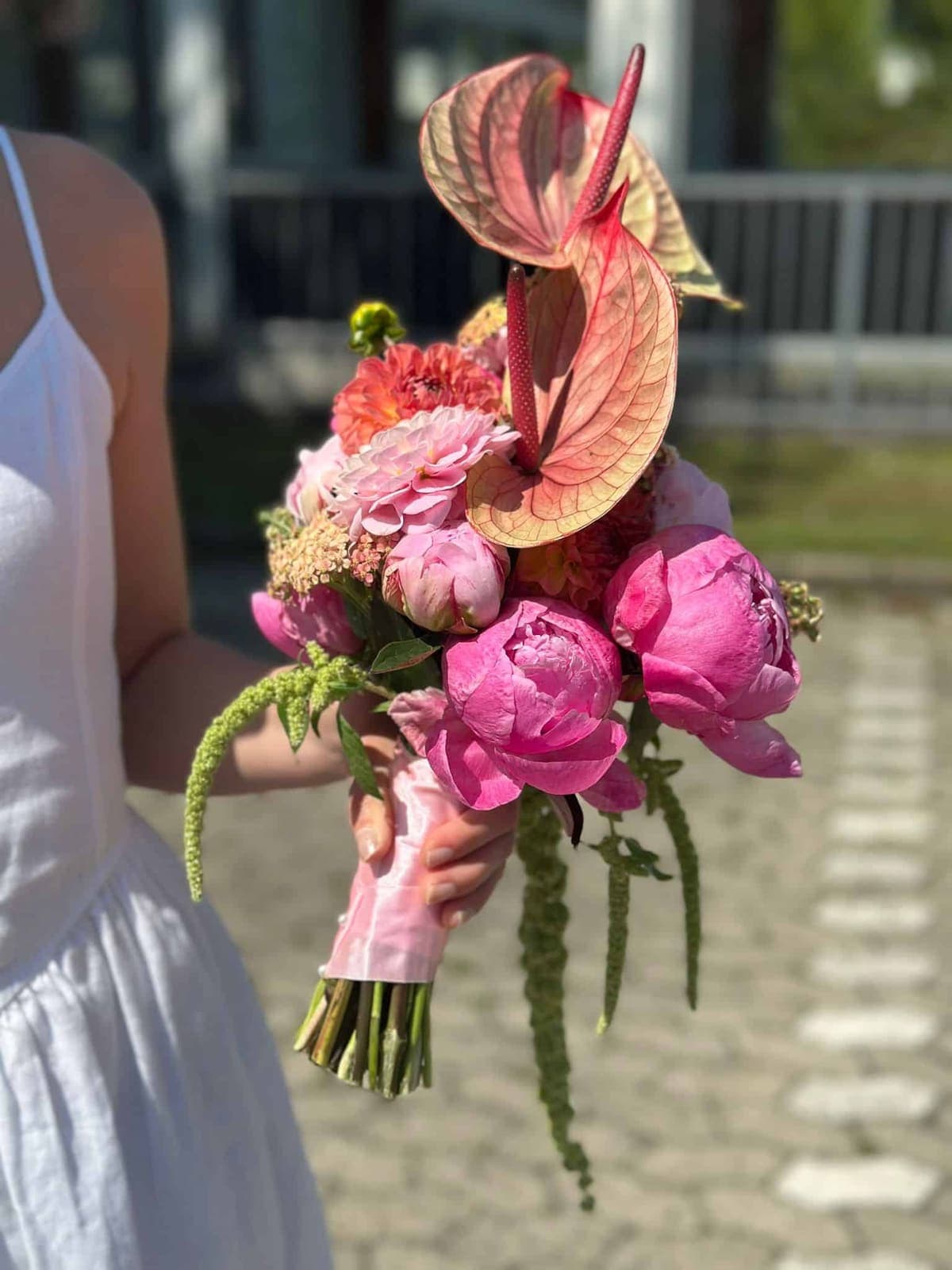 Brudebuket „A little Twist“ fra Miss Liss Blomster