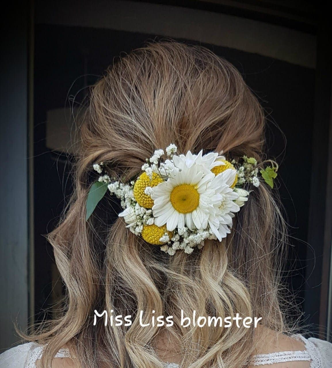 Hårpynt med friske blomster til bruden fra Miss Liss Blomster – billede 17