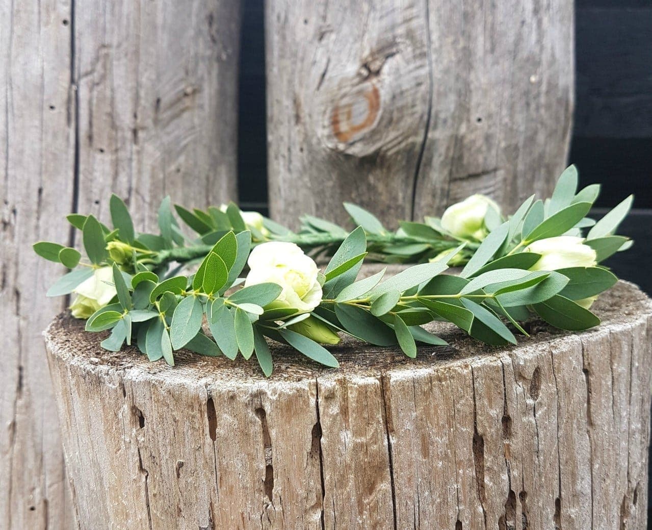 Hårpynt med friske blomster til bruden fra Miss Liss Blomster – billede 22