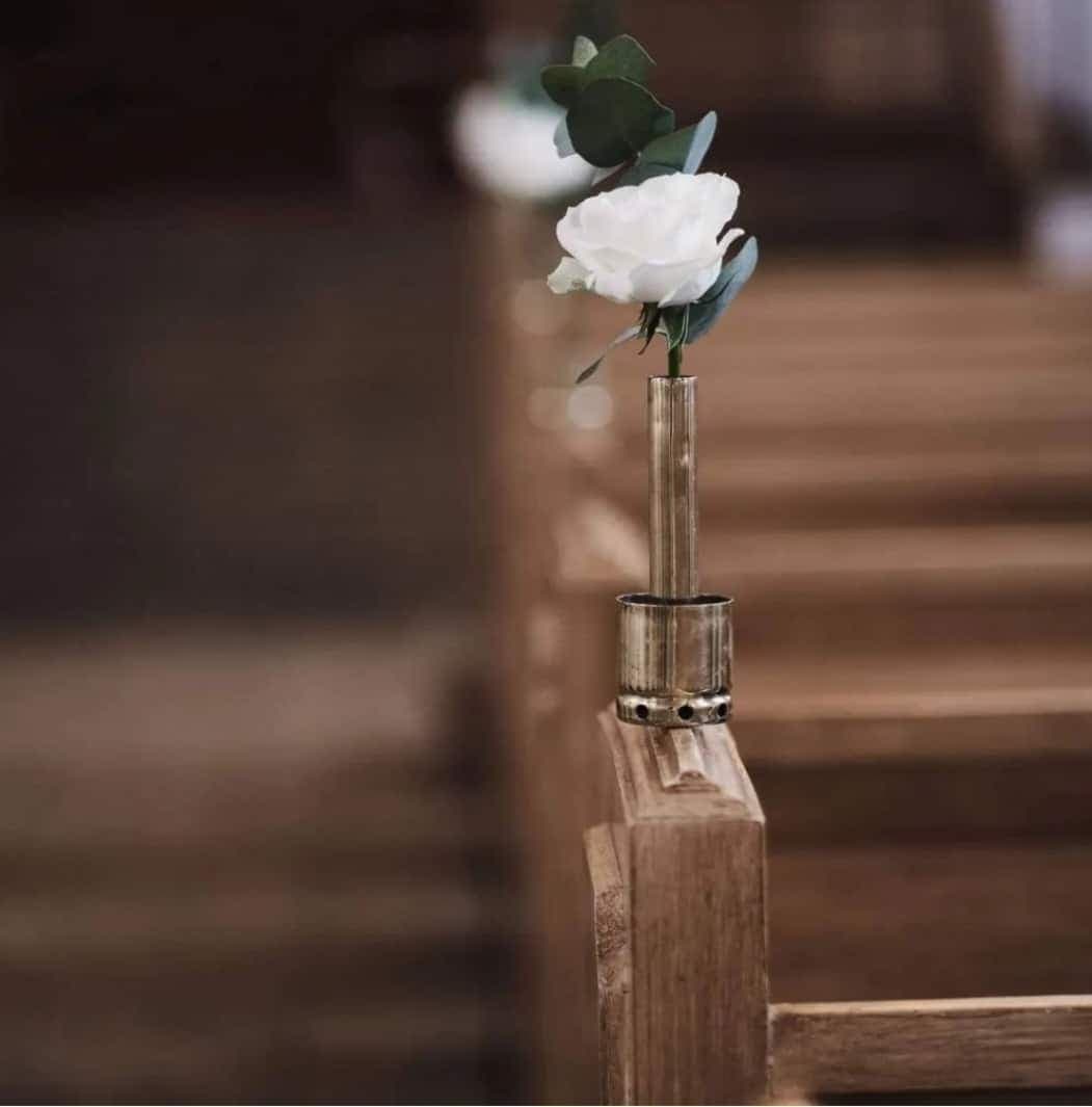 Kirkepynt med blomster til vielse fra Miss Liss Blomster – billede 2