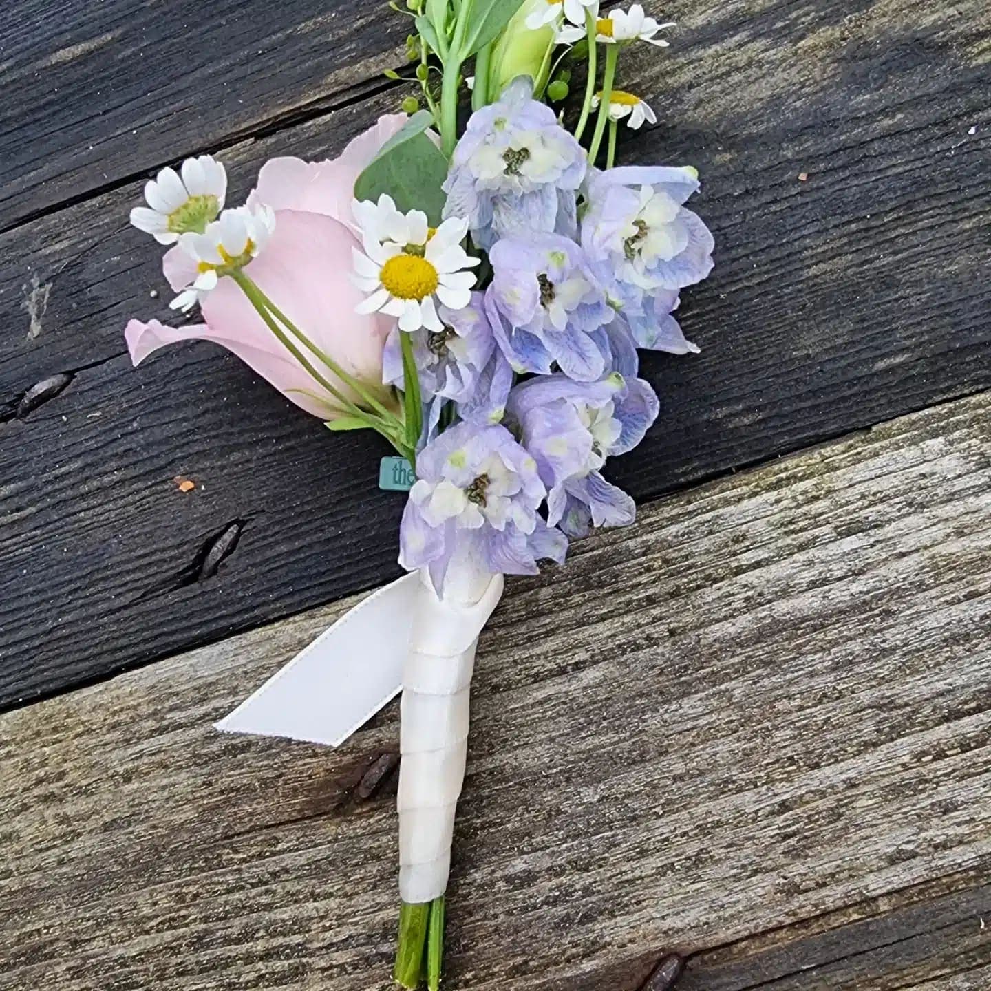 Knaphulsblomst fra Miss Liss Blomster – billede 36
