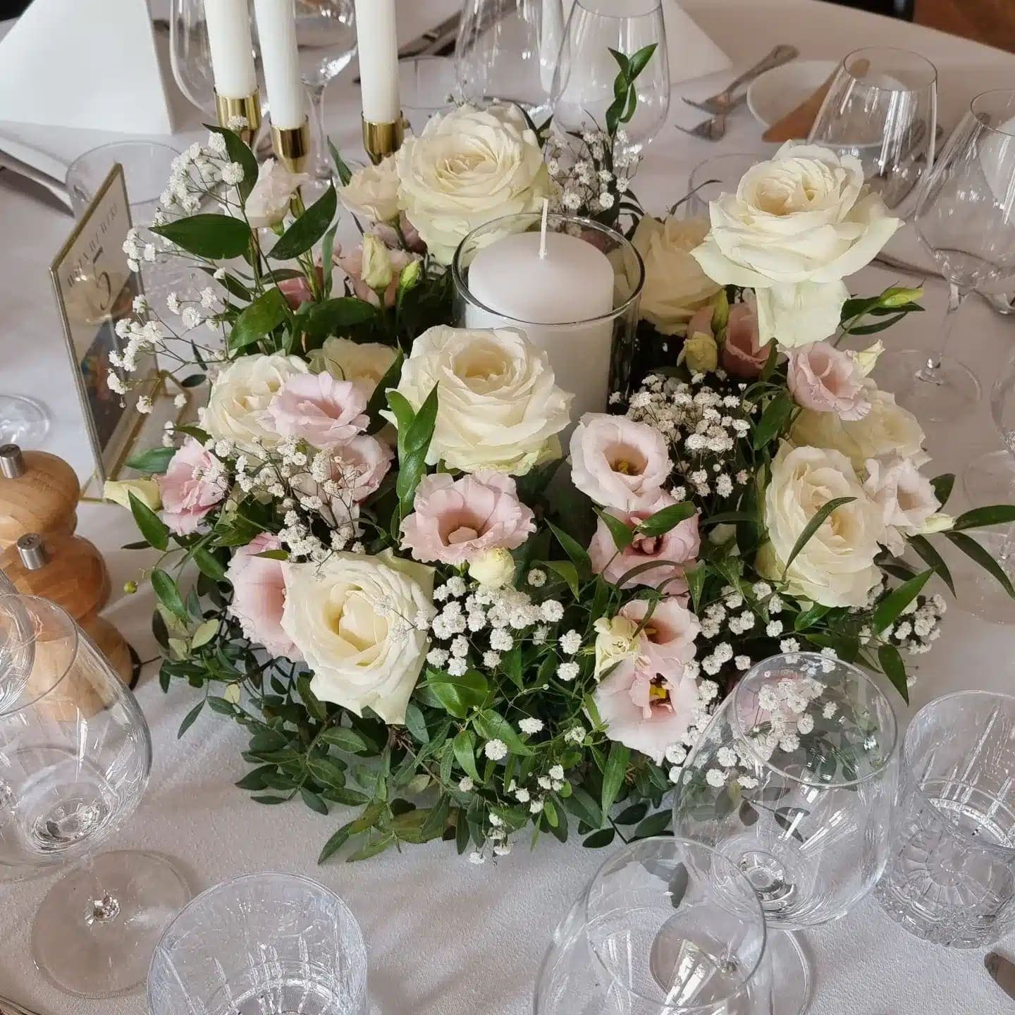 Blomsterdekoration til fest fra Miss Liss Blomster – billede 135