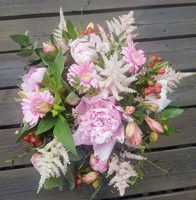 Buket „Lyserød palæt buket“ fra Miss Liss Blomster