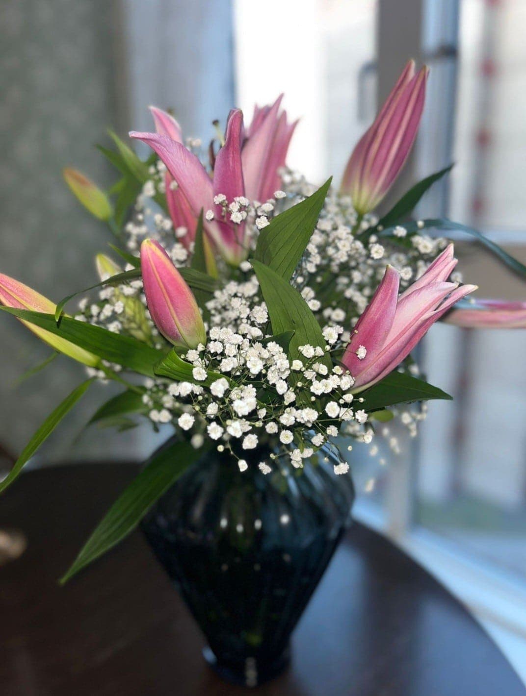 Buket „Liljer buket“ fra Miss Liss Blomster